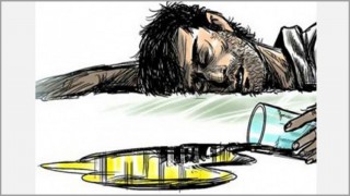 মদপান করে ঈদ উদযাপন করতে গিয়ে ৬ জনের মৃত্যু মদপান করে ঈদ উদযাপন করতে গিয়ে ৬ জনের মৃত্যু